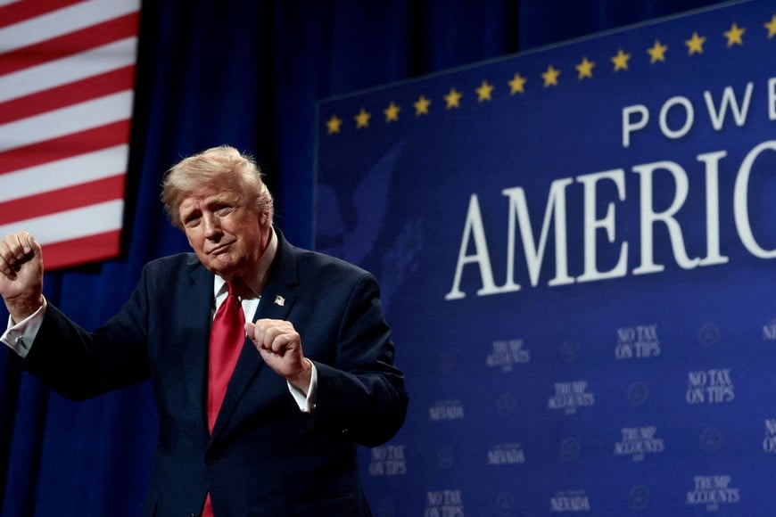 FILE PHOTO: U.S. President Donald Trump gestures after delivering remarks at Red Rock Casino Resort Spa in Las Vegas, Nevada, U.S., August 5, 2026. REUTERS/Evelyn Hockstein TPX IMAGES OF THE DAY/File Photo
