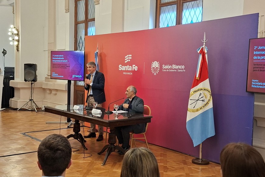 Fabián Bastia, ministro de Gobierno e Innovación Pública de la provincia de Santa Fe, junto a Claudio Díaz, Secretario de Relaciones Internacionales de la provincia de Santa Fe. Crédito: El Litoral