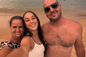 Fabio y Claudia perdieron la vida tras la caída de un árbol sobre la camioneta.