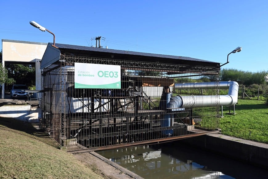 La Casabomba 3 es la más grande. Allí funcionan cinco electrobombas capaces de evacuar aproximadamente 10.000 m3 de agua por hora, además de tener una motobomba alimentada a gasoil.