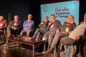 Un importante grupo de dirigentes radicales de todo el país se congregaron en CABA y presentaron una declaración que lleva por título "Apurar el paso".