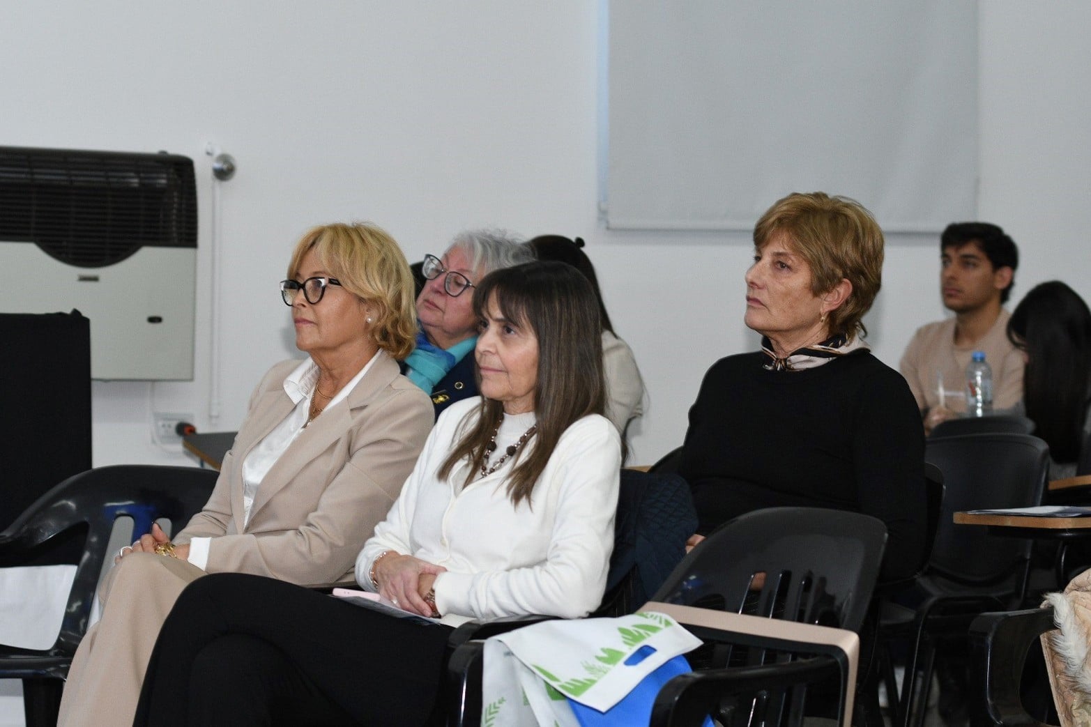 Las 3ras Jornadas de Farmacia Magistral contaron con una destacada convocatoria de profesionales, docentes y estudiantes en las instalaciones de la UCSF.