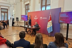 Fabián Bastia, ministro de Gobierno e Innovación Pública de la provincia de Santa Fe, junto a Claudio Díaz, Secretario de Relaciones Internacionales de la provincia de Santa Fe. Crédito: El Litoral