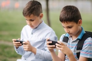 Impacto de las redes sociales en la salud mental de niños y adolescentes