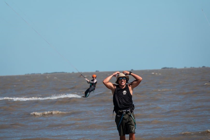 Cappi, instructor de kitesurf y tiro, era reconocido por su experiencia, disciplina y respeto a la seguridad.