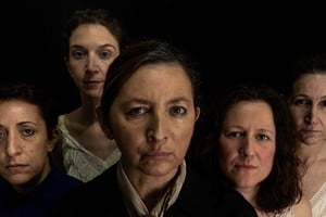 María Amelia Haye, Julia Elvira Stubrin, Santiaga López Carrara, María José Percara y Mirna Tania Cettour integran el elenco. Foto: Gentileza Aldana Mestre