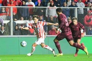 Lucas Menossi, de buen partido en los tres encuentros que lleva como titular en Unión y autor, el jueves, de un lindo gol ante Lanús