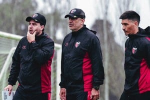 Delfino encabeza el cuerpo técnico sabalero. Prensa Colón