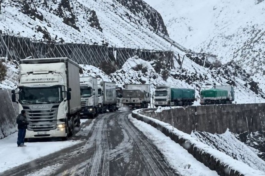 Un fuerte temporal de nieve afecta distintos sectores de la Cordillera de los Andes