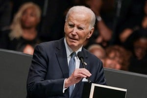 Joe Biden enfrenta un cáncer de próstata con metástasis ósea, según su hijo Hunter. La enfermedad ha deteriorado su salud y afecta su calidad de vida. Foto: Archivo / REUTERS / Jim Vondruska.