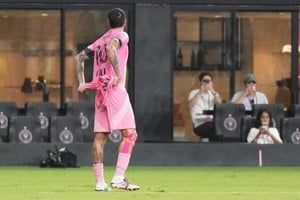 Rodrigo De Paul dedicó su gol a Lionel Messi mostrando la camiseta número 10.