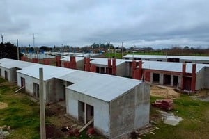 Treinta familias de Acebal se acercan al acceso a su vivienda propia
