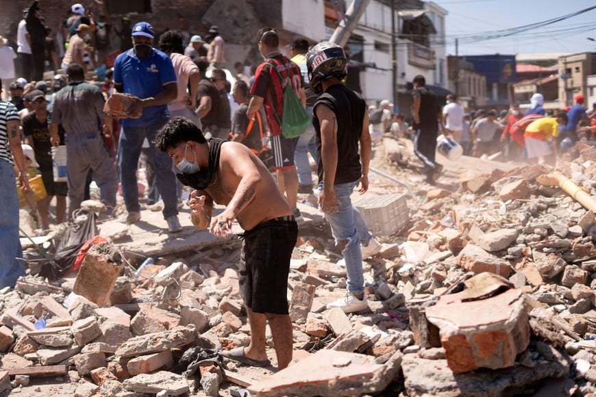 Un fuerte terremoto sacudió Colombia: imágenes impactantes de las consecuencias
