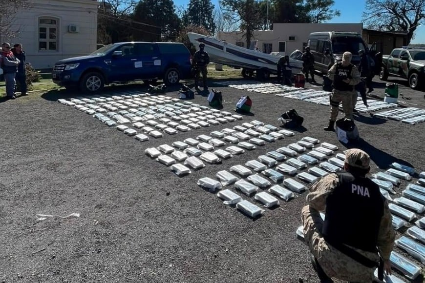 Los cinco detenidos pertenecen a una organización narco transnacional. Foto: PNA