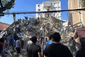 Mientras siguen los operativos de rescate, se relevan los cuantiosos daños materiales.