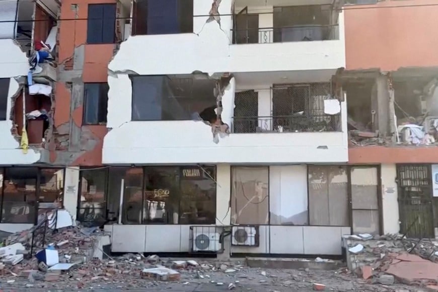 Rubble lies around a damaged building in the aftermath of an earthquake in Cali, Colombia, August 10, 2026 in this screengrab taken from a video. REUTERS/Reuters TV