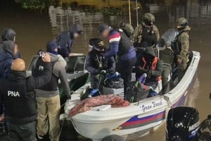 La operación en el río estuvo a cargo del Grupo Albatros de la Prefectura. Foto: PNA