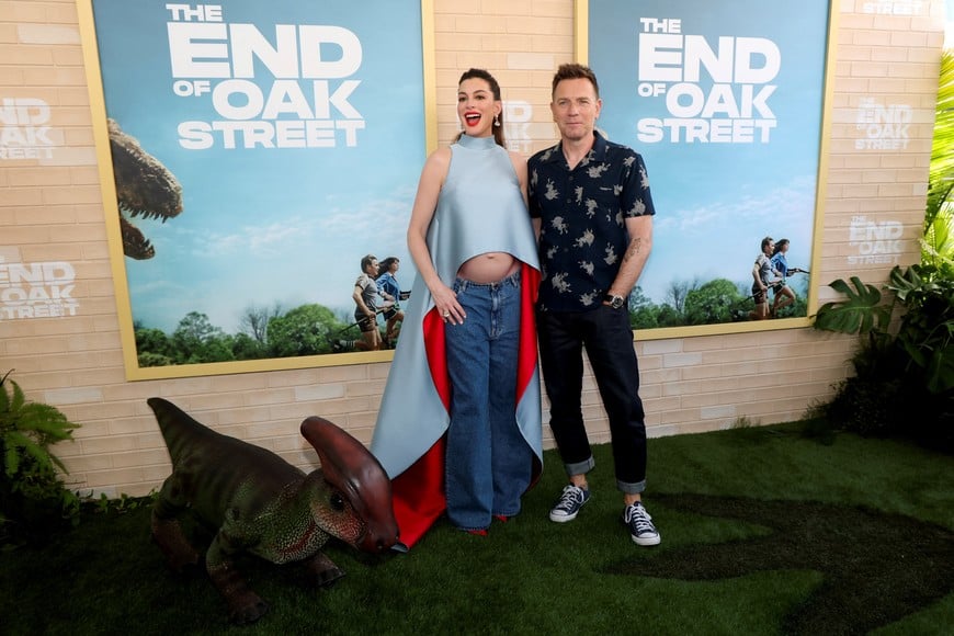 Cast members Anne Hathaway and Ewan McGregor attend the world premiere for the film 'The End of Oak Street' in Los Angeles, California, U.S., August 9, 2026. REUTERS/Mario Anzuoni