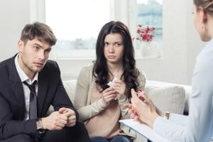 "¿Será que a veces nos obligamos a olvidar cuando todavía falta comprender? ¿Qué raro orgullo es el que nos lleva a querer dar vuelta la página lo más rápido posible, quizás para no ser el que todavía está ahí, esperando, cuando el otro ya se fue?".