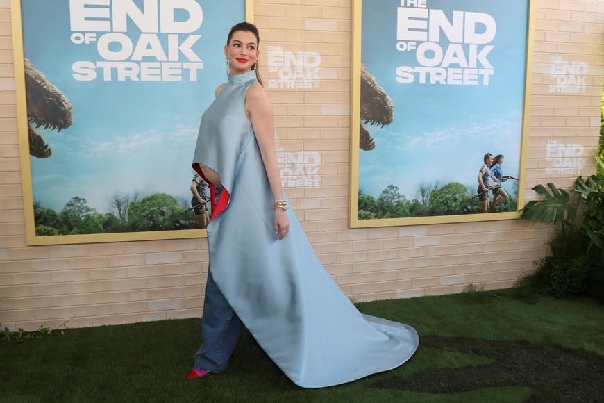 Cast member Anne Hathaway attends the world premiere for the film 'The End of Oak Street' in Los Angeles, California, U.S., August 9, 2026. REUTERS/Mario Anzuoni