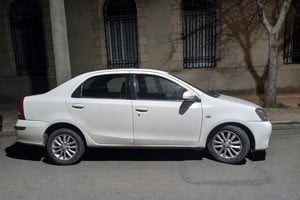 Los tres jóvenes circulaban a bordo de un Toyota Etios blanco cuando los apresaron. Foto: El Litoral