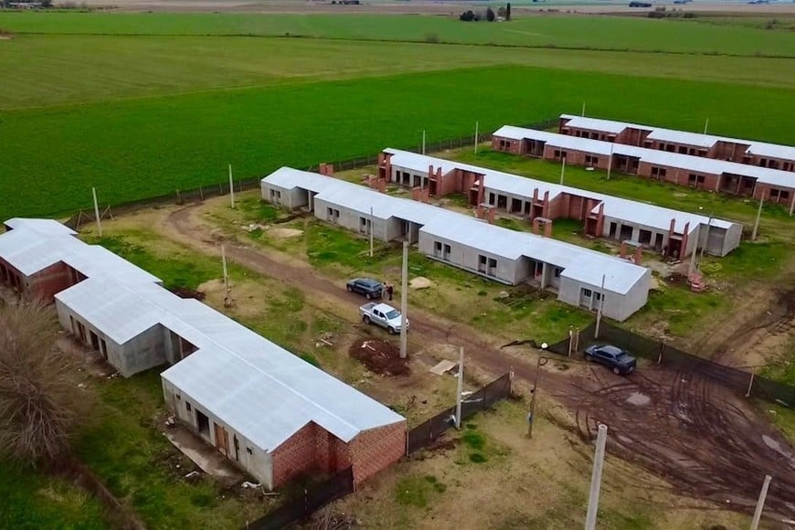 Treinta familias de Acebal se acercan al acceso a su vivienda propia