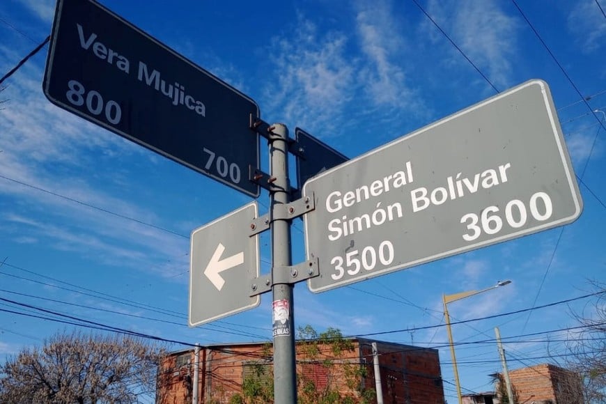 Aguas Santafesinas realiza tareas de limpieza en la red cloacal de Centenario.