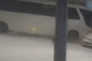 Un micro que trasladaba a 48 estudiantes protagonizó un accidente durante la madrugada