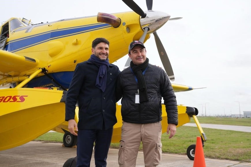 Pullaro presentó las nuevas aeronaves para combatir incendios.