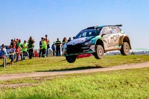 El mal estado de las calles de calzada natural de Reconquista actuó como un trasfondo ineludible, que disparó un debate tan álgido como irresuelto en la comunidad: en épocas de vacas flacas, ¿deben prevalecer los eventos o las obras?