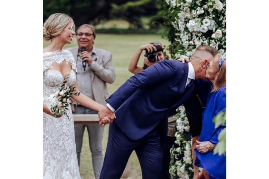 Alejandro Fantino junto a su madre.