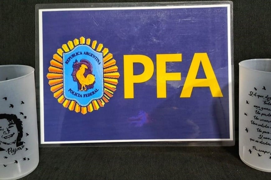 La imagendel "Pájaro" Cantero en vasos secuestrados. Foto: PFA
