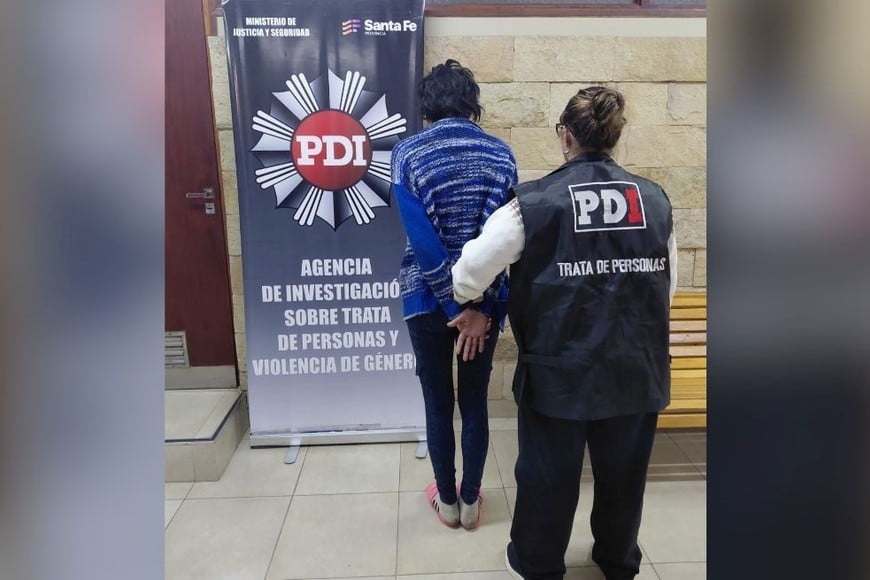 Imputaron a una pareja de santafesinos por comercializar imágenes sexuales de su hija de 9 años