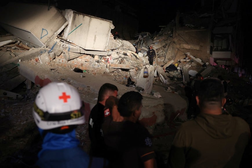 Rescue personnel work at the site of a damaged building following an earthquake, in Pereira, Colombia, August 11, 2026. REUTERS/Luisa Gonzalez