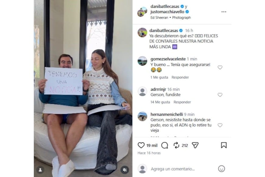 Fieles al tono humorístico con el que abordan la convivencia diaria, incluyeron guiños referidos a la futura crianza, destacando en una de las hojas la frase "más ruido... menos descanso".