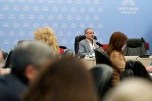La exclusión de personas políticamente expuestas (PEP) volvió a ser eje central en el debate, con críticas de la oposición por el cambio de postura del oficialismo. Foto: HCDN.