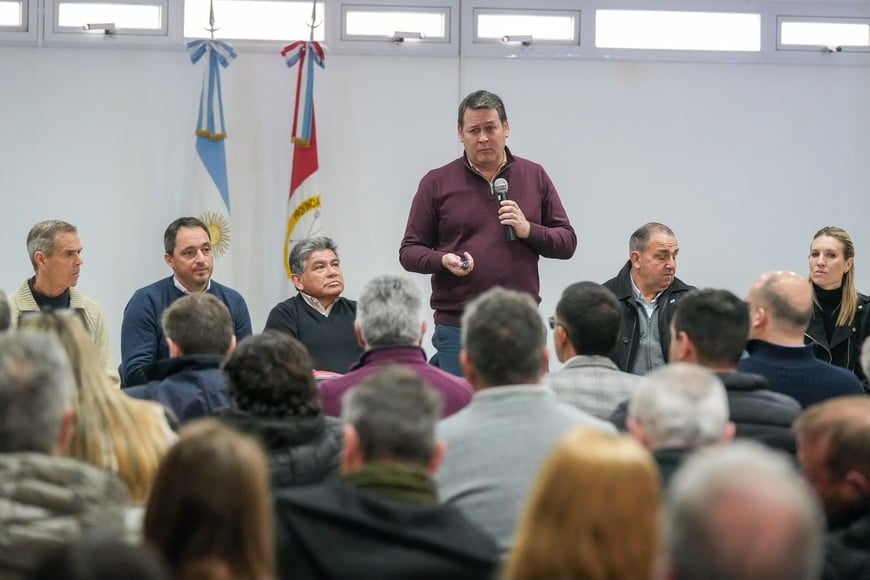 La actividad completó un esquema de reuniones que alcanzó a los 19 departamentos y estuvo orientado a anticipar escenarios, actualizar planes de contingencia y coordinar la capacidad de respuesta entre la Provincia y los gobiernos locales. Gobierno de Santa Fe.