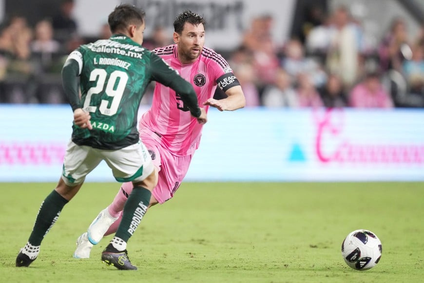 Aug 12, 2026; Miami, FL, USA; Inter Miami CF offense Leo Messi (10) passes the ball as León forward Jose Alvarado (29) defends during the second half of the Leagues Cup Phase One match at Nu Stadium. Mandatory Credit: Jim Rassol-Imagn Images