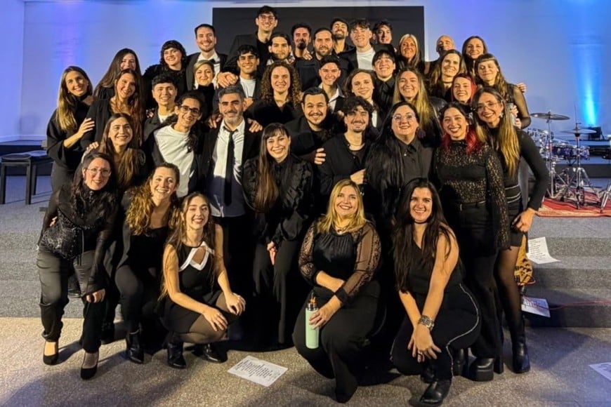 Gloriana, coro santafesino de rock y pop, dirigido por Rodrigo Asselborn