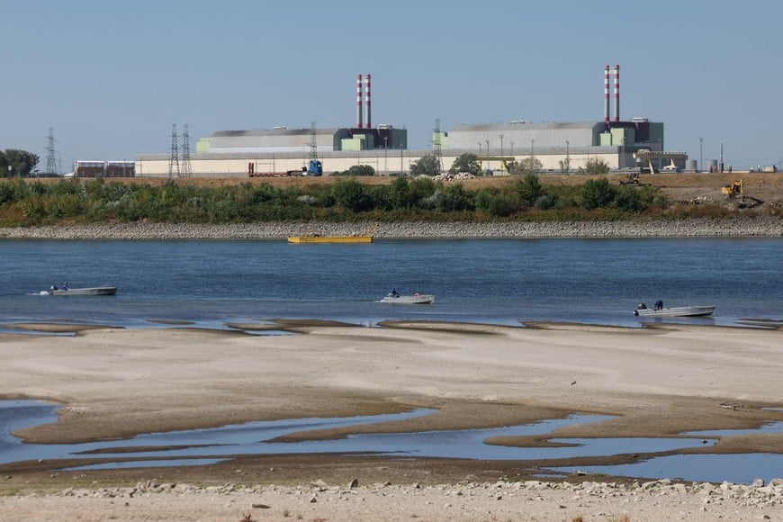 Members of the Water Management Authory prepare the construction on a riverbed sill to raise the Danube's water level near the Paks Nuclear Power Plant in Dunaszentbenedek, Hungary, August 13, 2026. REUTERS/Bernadett Szabo