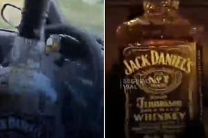 La botella de whisky aparece en diversas ocasiones.
