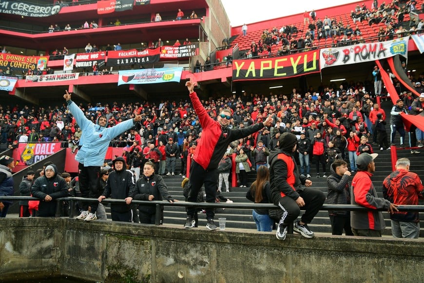 La hinchada sabalera está siempre presente. El sábado será clave el aliento ante Patronato.