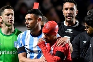 Adrián Martínez recibió tres fechas de suspensión por su expulsión ante Argentinos Juniors.
