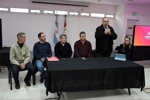 Los gobiernos locales “tienen la primera responsabilidad frente a las situaciones que puedan presentarse en sus territorios, pero que cuentan con una Provincia dispuesta a acompañar y asistir cuando sea necesario”, dijo Poletti.
MCSF.