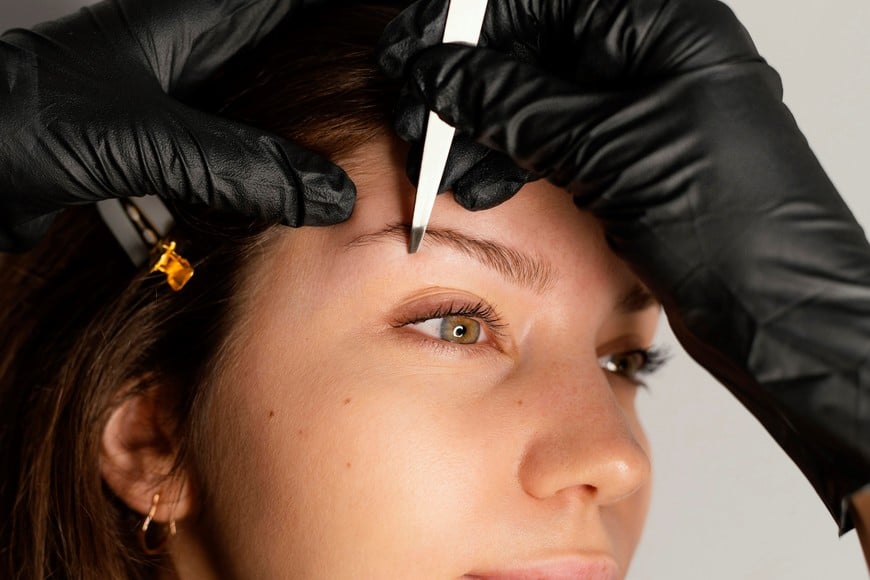 La forma de las cejas puede cambiar sutilmente la expresión del rostro.