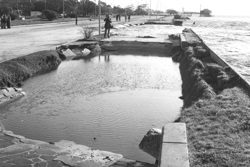 La costanera santafesina abatida por el agua en la inundación de 1983. Archivo.