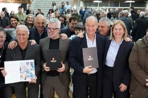 Midachi con santafesinos en la presentación del libro en CABA. Foto: El Litoral