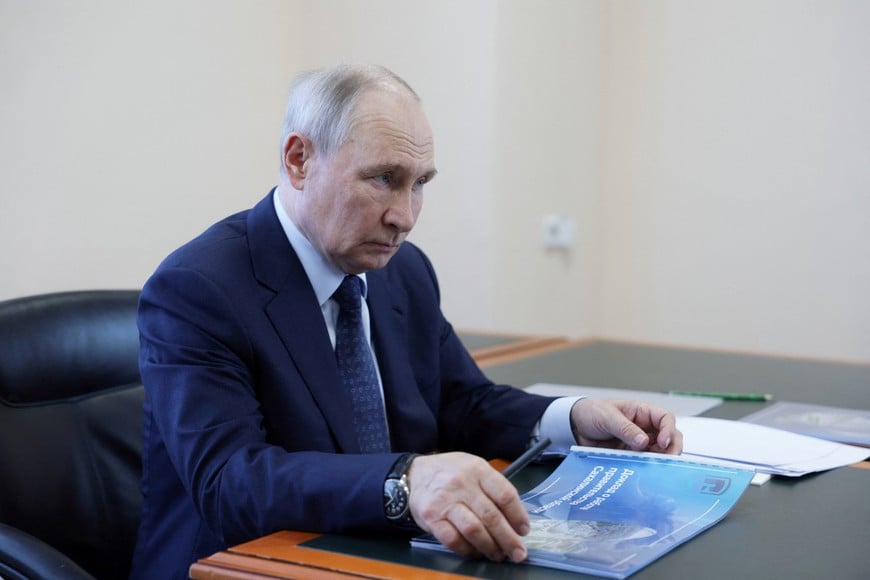 Russian President Vladimir Putin holds a meeting with Sakhalin region Governor Valery Limarenko during his visit to the Southern Kuril Island of Iturup, in the far eastern Sakhalin Region, Russia, August 13, 2026.  Sputnik/Gavriil Grigorov/Pool via REUTERS ATTENTION EDITORS - THIS IMAGE WAS PROVIDED BY A THIRD PARTY.