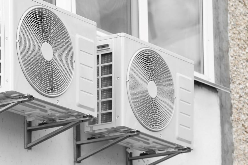 Revisar el estado de los aires acondicionados para evitar problemas cuando comiencen los días de calor.