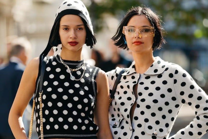 Los lunares vuelven a ocupar un lugar destacado en los looks.